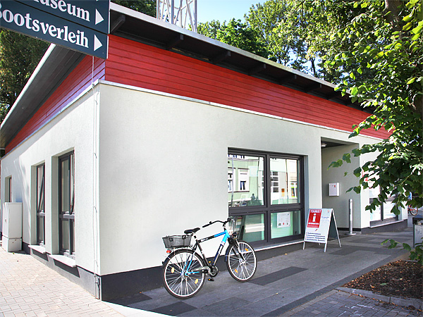 <b>Neubau Servicepavillon - Lustgarten<br />
Strausberg</b><br />
August-Bebel-Straße,<br />
15344 Strausberg